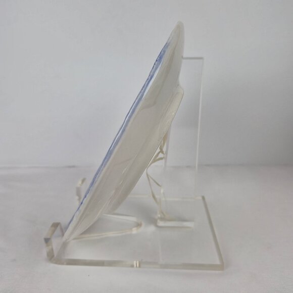 Heart Shaped Glazed Ceramic Plate with Embossed Cherubs - Picture 8 of 16